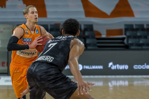 稳步迈进 稳步迈进