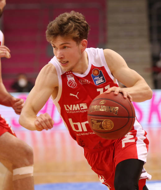 赛事的首次 赛事的首次